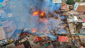 Gran incendio arrasó viviendas en Chancay: al menos 25 casas destruidas en Asovisem y falta de agua dificultó controlar el fuego