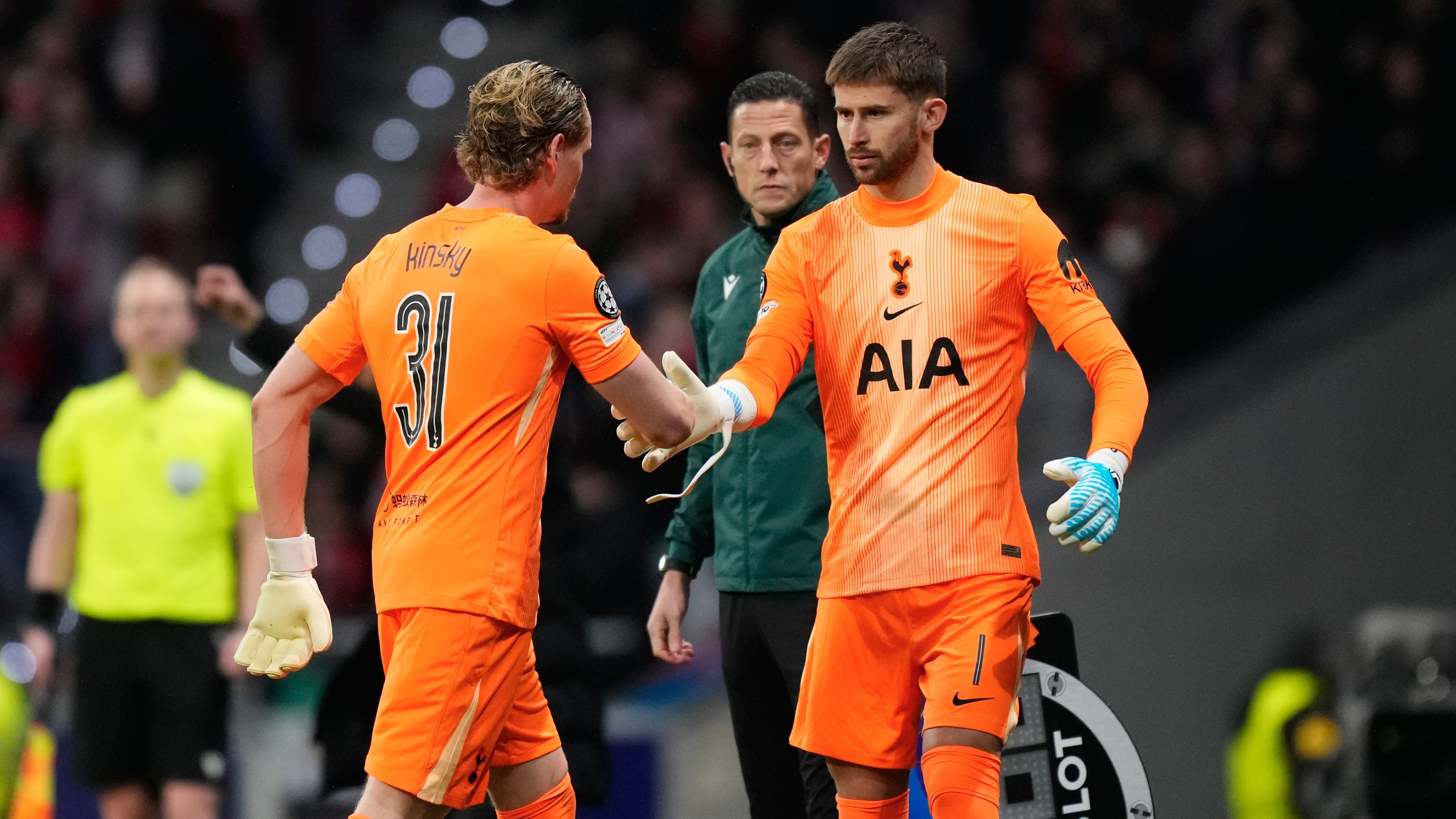 Igor Tudor decidió reemplazar a los 17 minutos al arquero Antonin Kinsky (AP Foto/José Bretón)