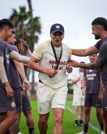 Fabián Bustos vivió un cálido ambiente en Campo Mar en su regreso a Universitario. - créditos: Universitario