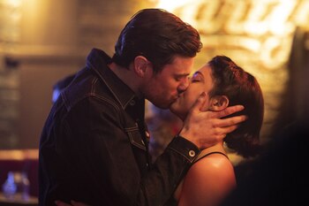 Rosa Salazar y Gavin Drea