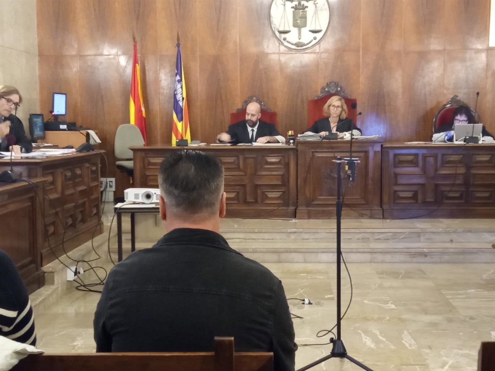 Acusa a un hombre de violarla aprovechando que estaba drogada: "Me desperté desnuda en un hostal"