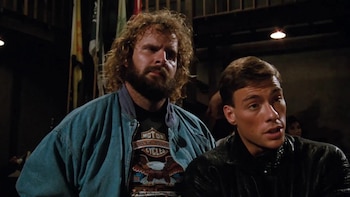 Donald Gibb también es recordado por su trabajo junto a Jean-Claude Van Damme
en la película "Contacto Sangriento"