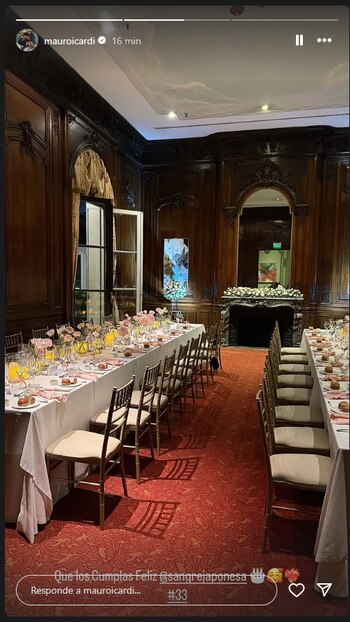 El salón comedor decorado con