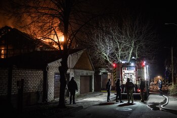 Policías y trabajadores de emergencias