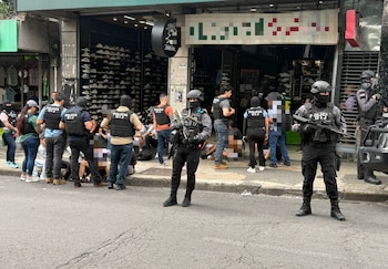 La Policía Municipal de San José y el Ministerio de Seguridad Pública coordinaron esfuerzos para ejecutar el operativo. Cortesía: OIJ