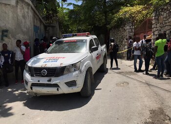 Un auto de policía cerca de la residencia de Jovenel Moise (Foto: REUTERS)