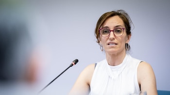 Mónica García aplaude la respuesta "encomiable" y "sin colapso" de la sanidad ceutí a la llegada de migrantes