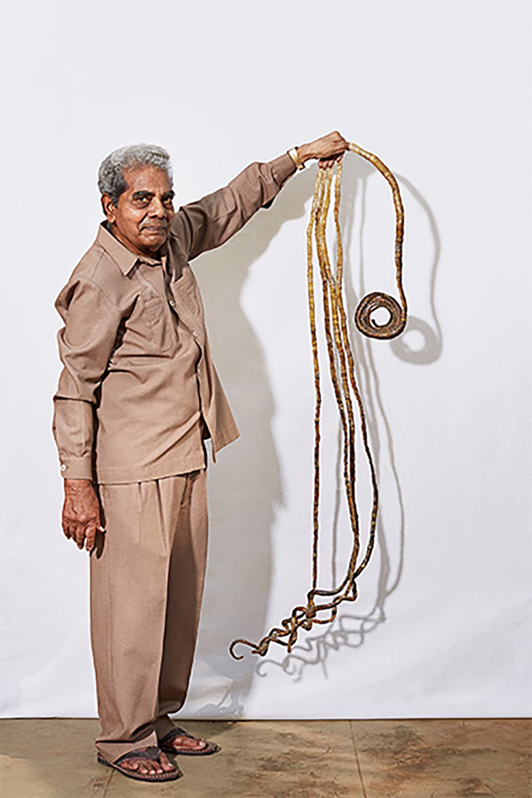 Shridhar Chillal decidió cortarse las uñas en julio de 2018, después de afirmar que había cumplido el objetivo más grande de su vida (Créditos: Guinness World Records)
