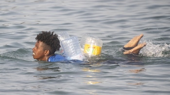 El Gobierno destina una partida extraordinaria de 25 millones de euros para atender a menores migrantes solos en Ceuta