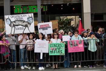 Ciudadanos protestan contra el Congreso