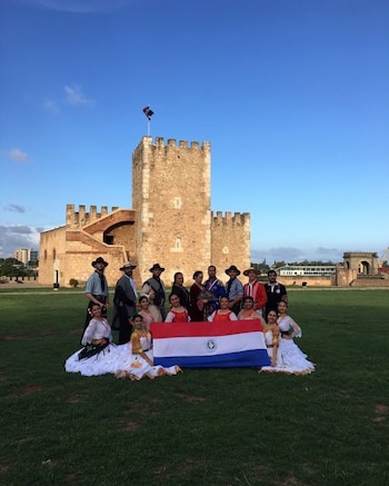 La conmemoración del Día Mundial del Folklore subraya que preservar la cultura dominicana exige documentar, enseñar y permitir la evolución de la gastronomía, la artesanía y los oficios tradicionales./ (Ballet Folklorico del Ministerio de Turismo de República Dominicana)