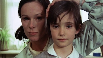 ‘Cría cuervos’ vuelve a Cannes 50 años después: “Es un sello de prestigio y contribuye al reconocimiento internacional de Carlos Saura y el cine español”