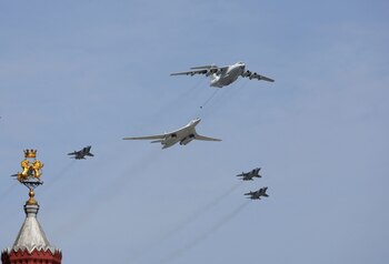 Cazas rusos violaron el espacio