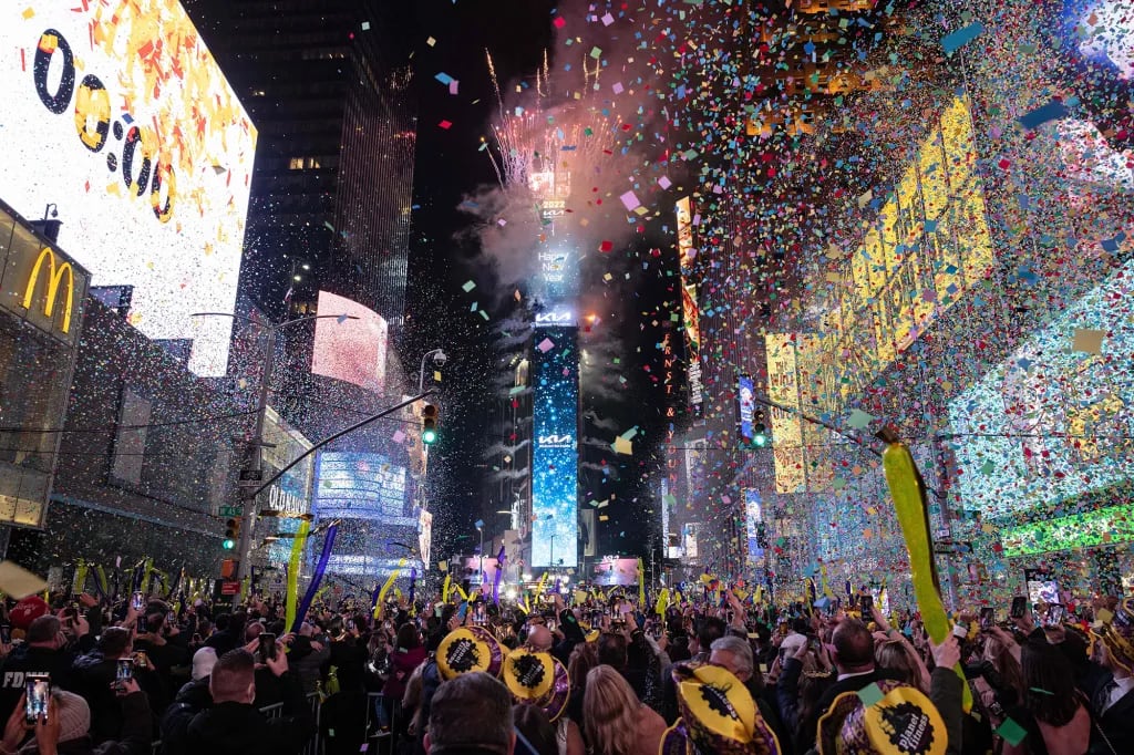 Récord histórico: Times Square lanzará 3 toneladas de confeti en 2026