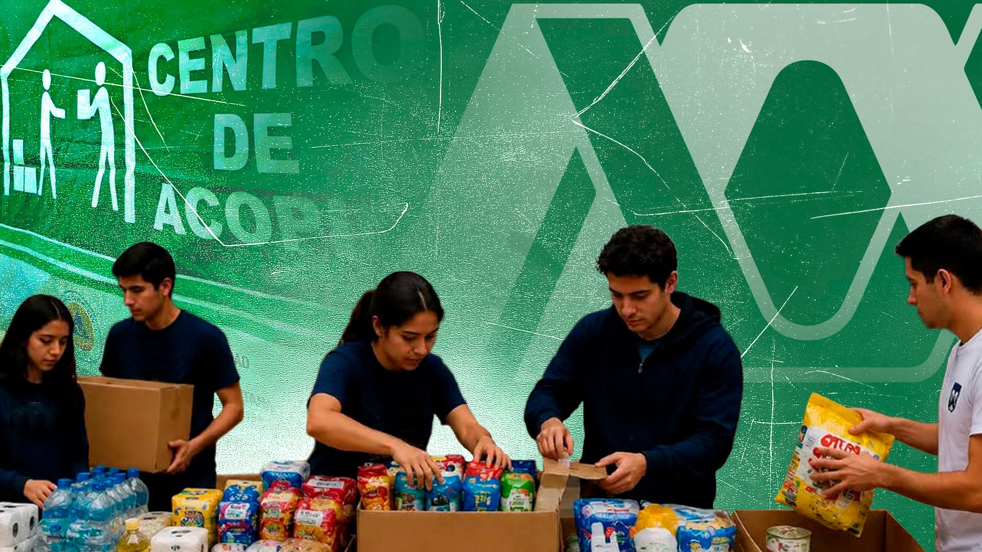 Jóvenes voluntarios en un centro de acopio de la Universidad Autónoma Metropolitana en México organizan donaciones para la ayuda humanitaria. (Jesús Avilés | Infobae México )