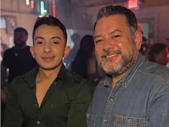 La pareja mostró su vida cotidiana, viajes y familia mientras el religioso respondió a cuestionamientos sobre su unión y afirmó que sigue sirviendo en una congregación metodista unida abierta a todos. (Imagen retomada de el Tiempo)