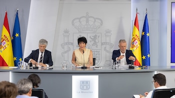 Los ‘lobbies’ ya no podrán operar en la sombra: el Gobierno obliga a registrar sus contactos con políticos y funcionarios