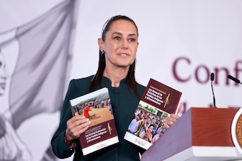 La iniciativa plantea que las comunidades sean sujetos de derecho público con patrimonio propio, lo que podría reordenar la relación con municipios y regiones, y someter a nuevas reglas la participación en la vida nacional. (Presidencia)