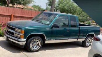 Camioneta color verde tipo pick