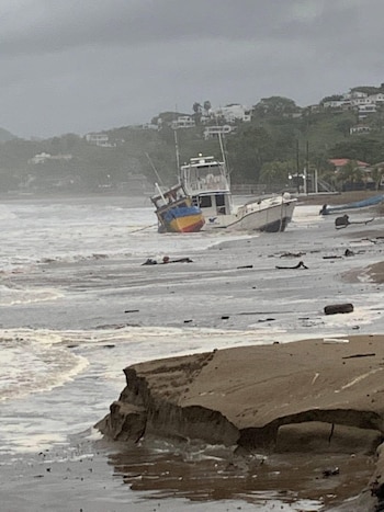 La tormenta tropical Cristina afectó la pesca y el turismo en Poneloya, Las Peñitas, Paso Caballos, San Rafael del Sur y Villa El Carmen por el avance del mar. (Foto: Redes sociales)