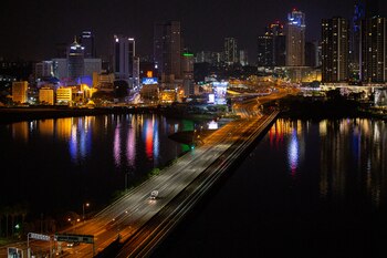 Poco tráfico en el puente