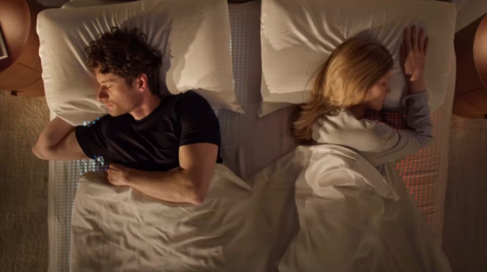 Fabricada por una empresa estadounidense, que utiliza sensores y un sistema de control térmico para ajustar la temperatura de la cama.
(@eightsleep)