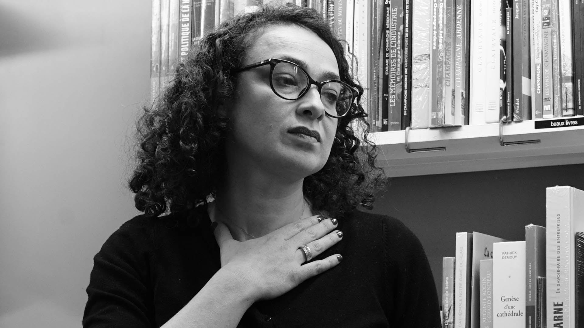 Delphine Horvilleur, filósofa y rabina francesa que aborda la pregunta por la comprensión del mundo a través del relato y la tradición