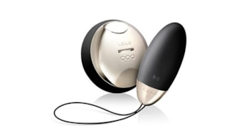 El huevo vibrador permite llevar