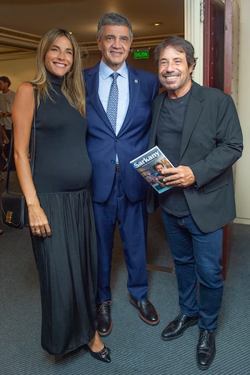 Ricky Sarkany junto al jefe