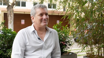 Santiago Roncagliolo sobre su nuevo libro sobre el Papa León XIV: “Lloré mucho. Muchas veces. Fue muy doloroso”. (Foto: Infobae Perú / Carlos Díaz Medina)