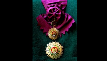 Con la Orden del Sol,