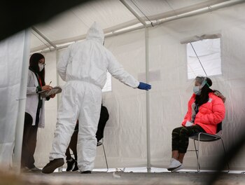 Los adultos mayores están siendo