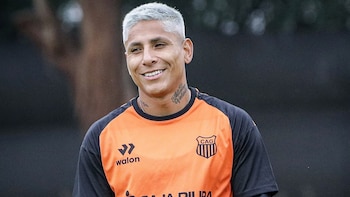 Raúl Ruidíaz sorprendió con nueva