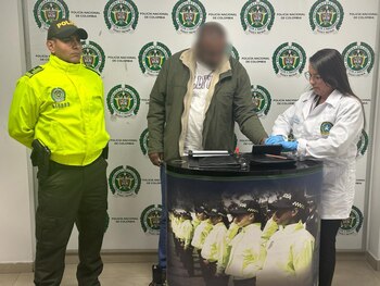 La Dijín desarticuló una red dedicada al tráfico de migrantes en la que estaban involucrados seis funcionarios de la Registraduría Nacional del Estado Civil y uno de Migración Colombia - crédito @DIJINPolicia/X