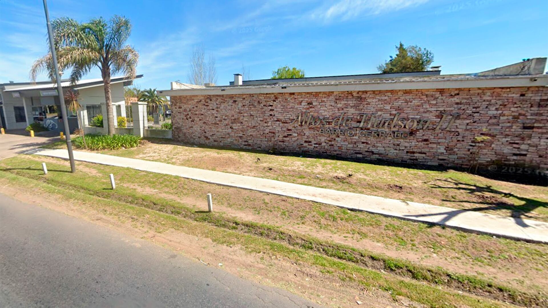 El niño de 11 años murió electrocutado en el country Altos de Hudson II (Google Street View)