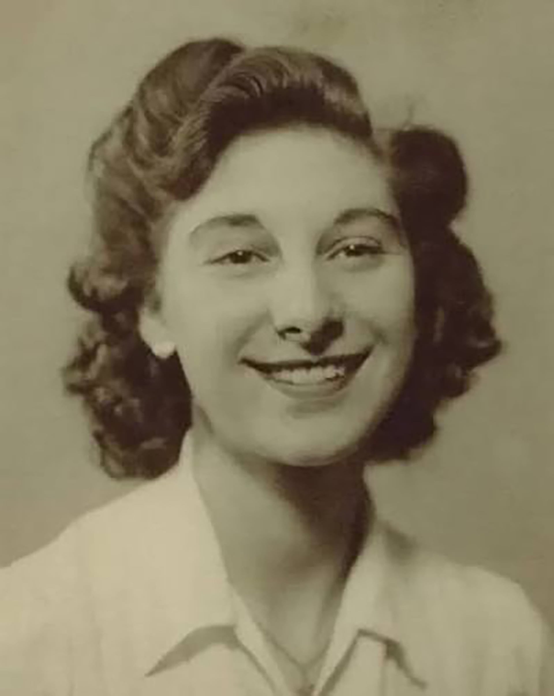 Desde muy joven Dorothy Lawrence sabía que quería ser periodista. Pero había nacido mujer en un mundo de hombres, en el que todavía ese oficio era una opción reservada, en su mayoría, para ellos. Eso no la detendría: si para ejercer la profesión que deseaba había que ser varón, varón sería