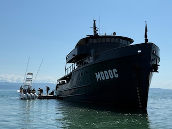 El buque Modoc, utilizado por Earthrace Conservation, sirve como plataforma para patrullajes y vigilancia en áreas marinas protegidas del país. Cortesía: Earthrace Conservation