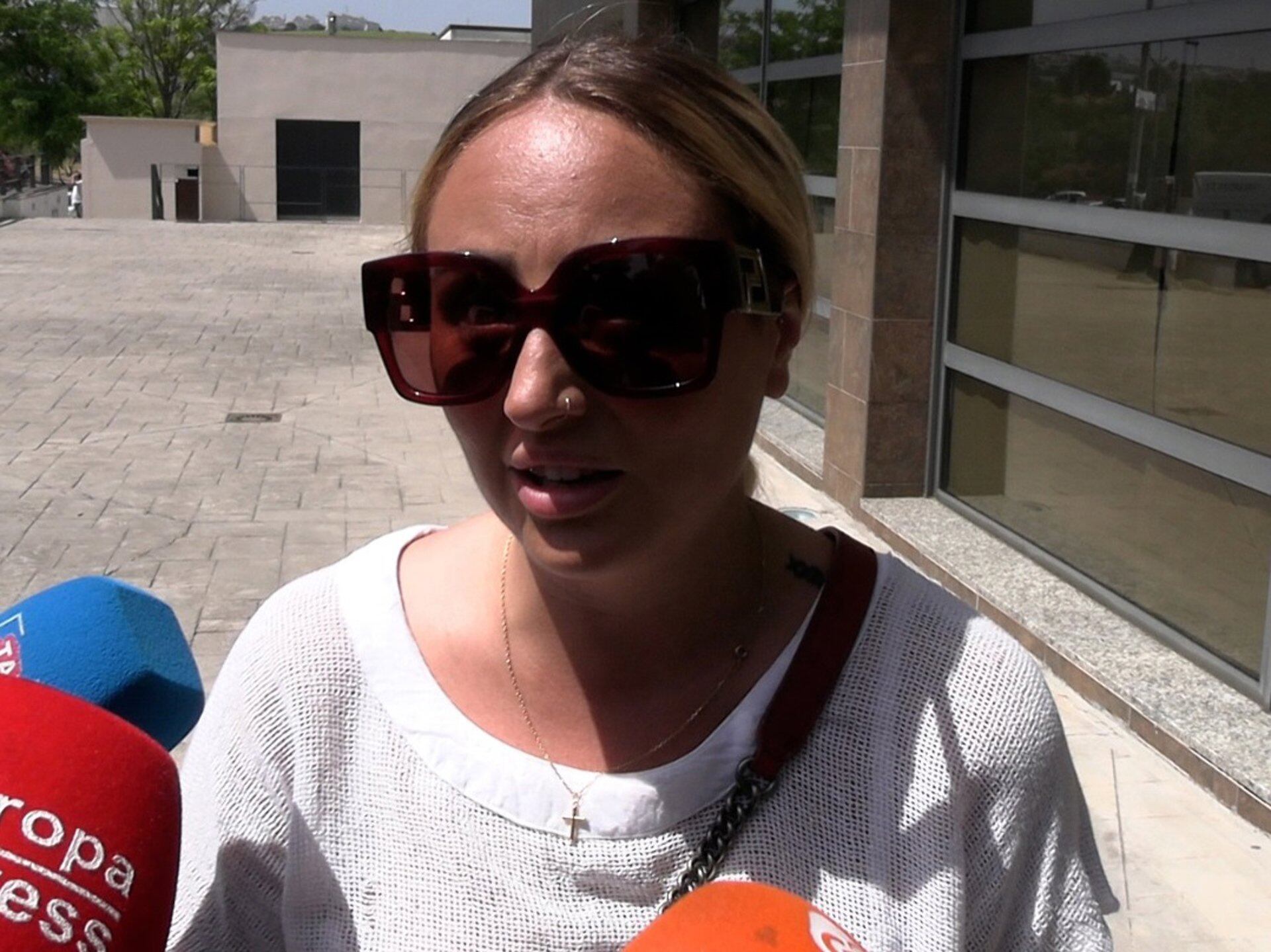 Rocío Flores, al lado de José Fernando tras la muerte de Michu, acude al tanatorio: "Mi papel es apoyarles" - Infobae