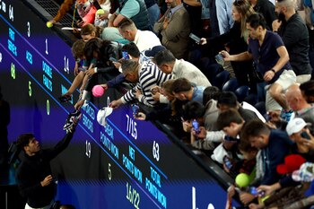 Alcaraz firma autógrafos este lunes