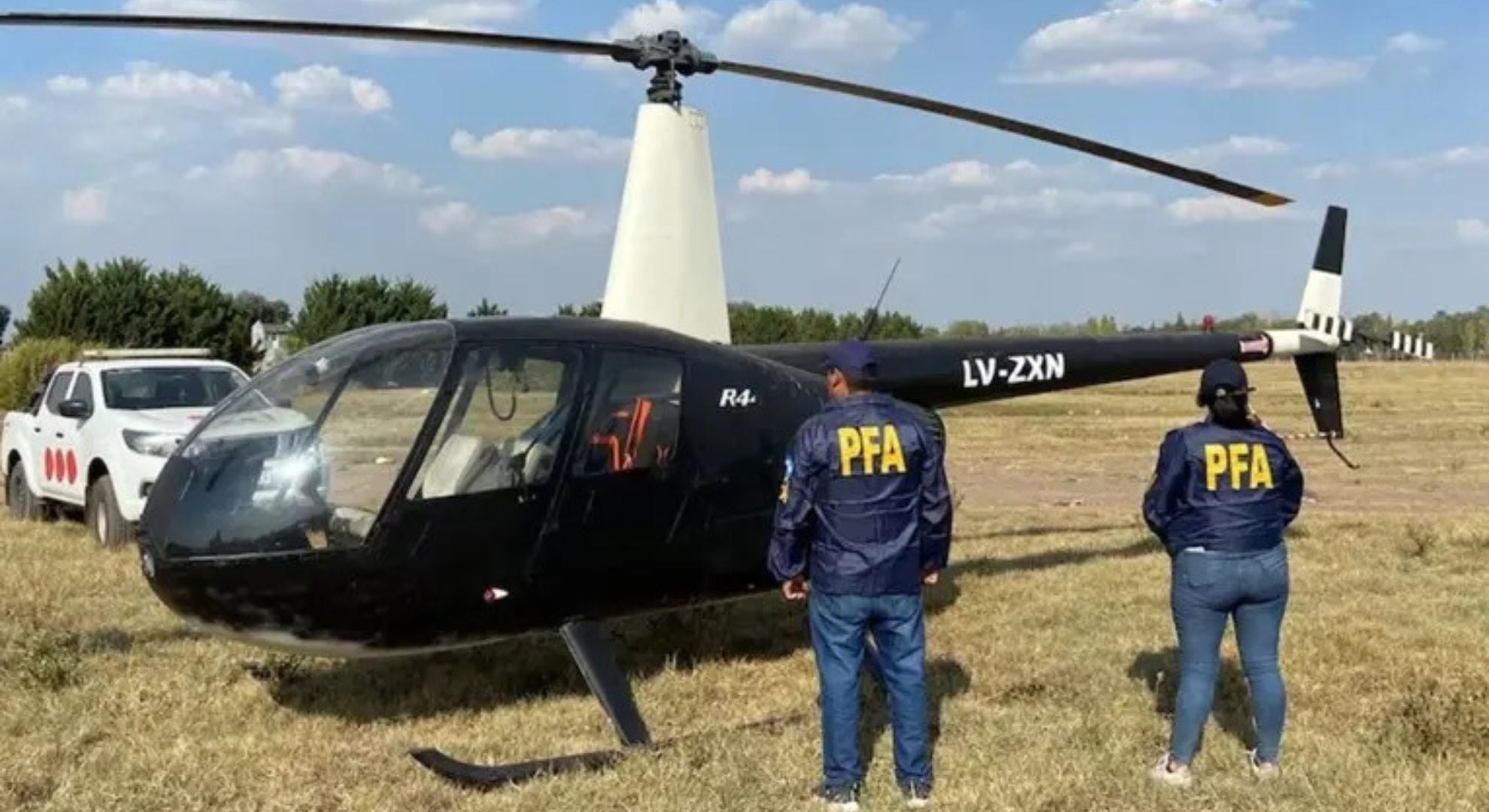 Donnet aportó un hangar sobre la ruta 136, donde se mantuvo oculto el helicóptero Robinson 44 que se usaría en la fuga.