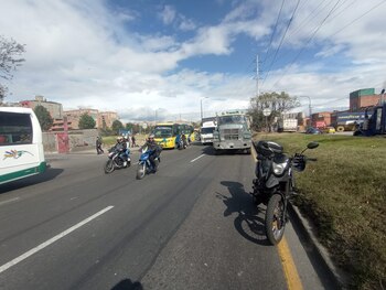 Tractocamión varado en Fontibón -