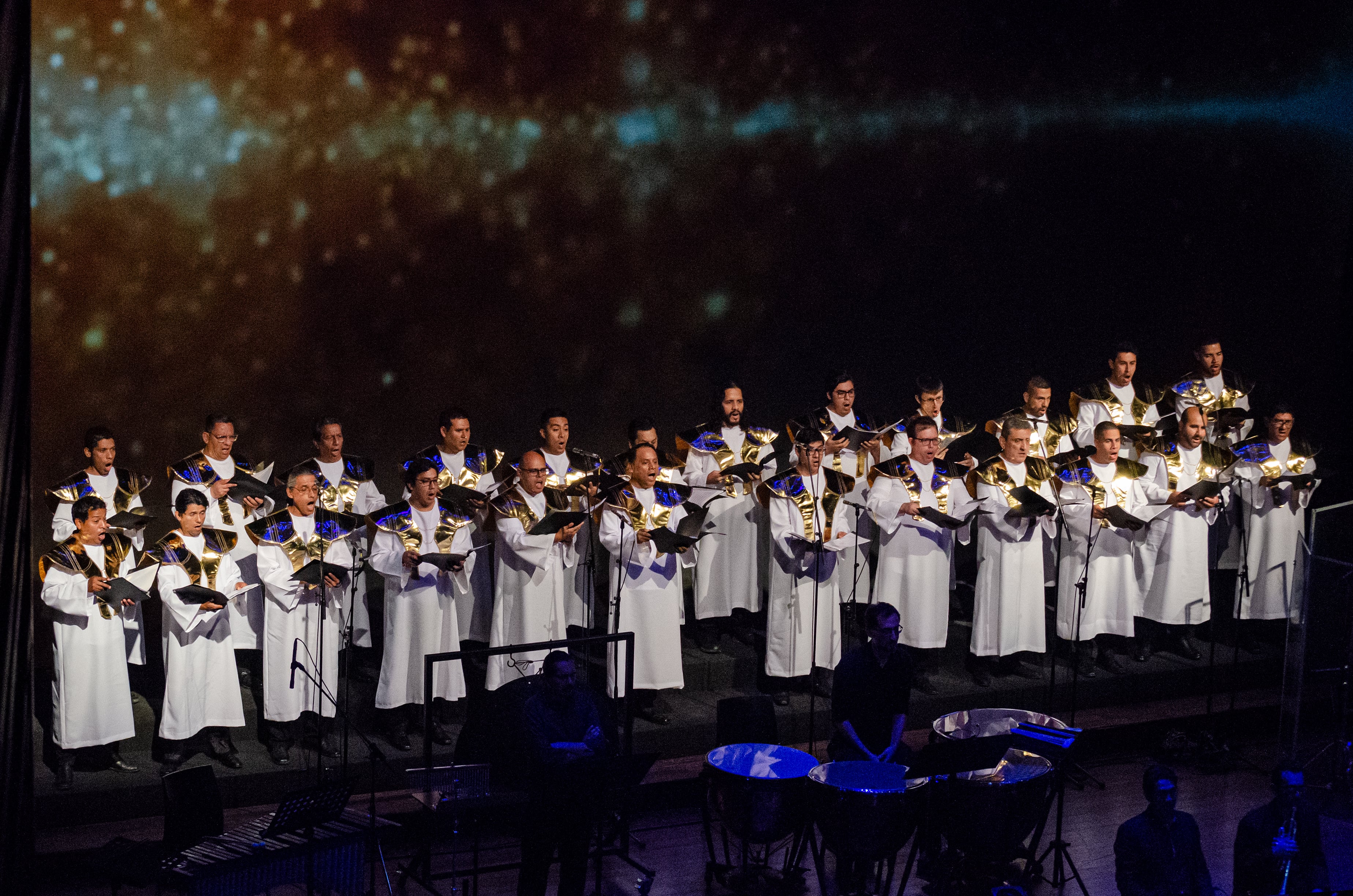 El Gran Teatro Nacional acoge los días 29 y 30 de agosto un nuevo espectáculo sinfónico que celebra los 40 años de Los Caballeros del Zodiaco con orquesta, coro y las voces latinoamericanas de Ikki de Fénix y Shun de Andrómeda.