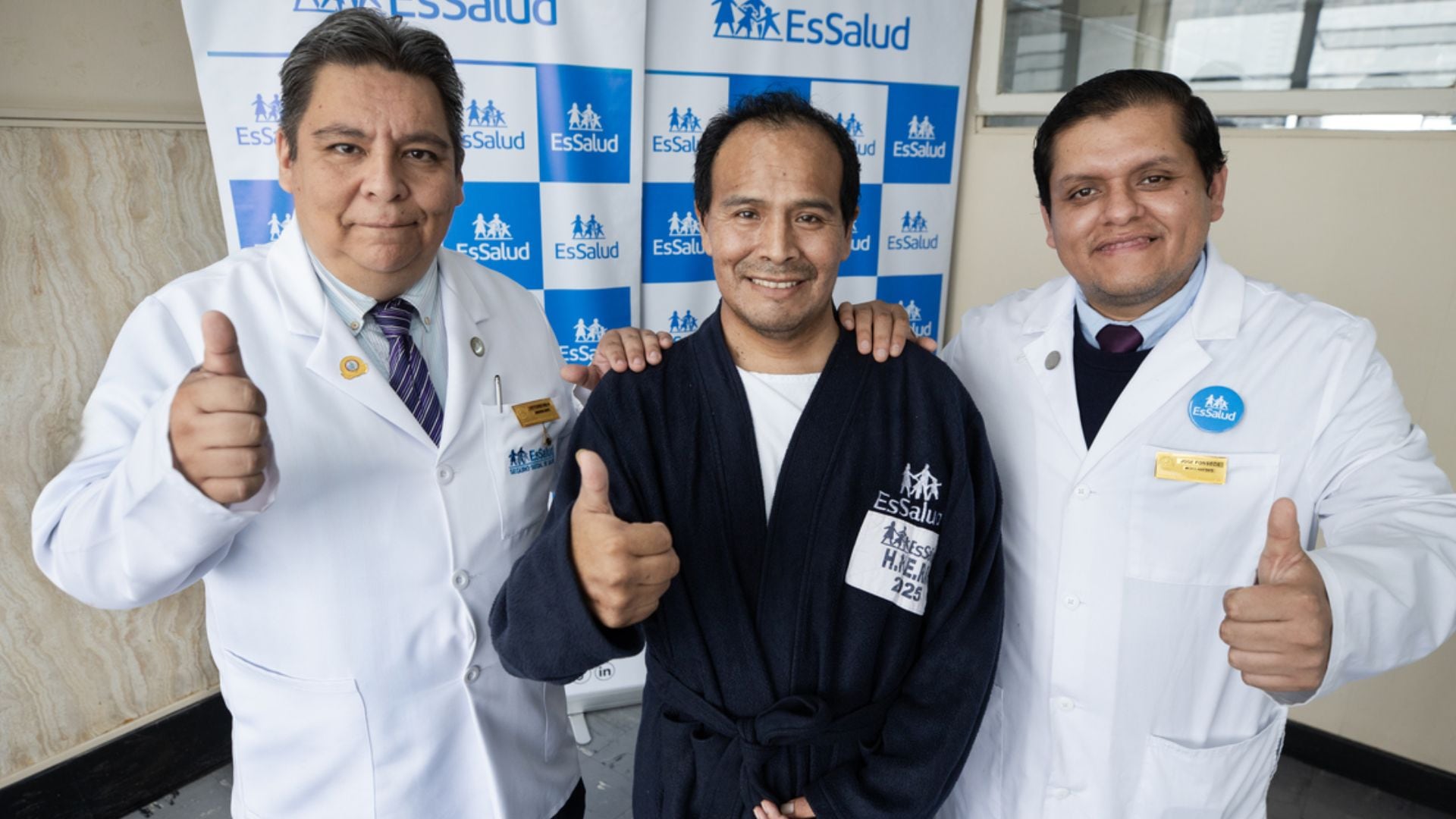 Paciente supera parálisis y vuelve a andar gracias a técnica quirúrgica de alta complejidad - Créditos: Essalud.