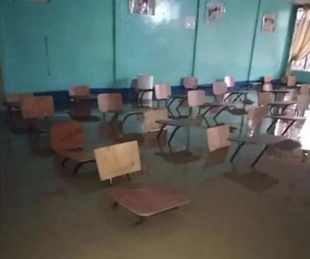 El agua entra a las aulas de la escuela La Colina, moja cuadernos y obliga a suspender clases en cada temporal. (Imagen de cortesía)