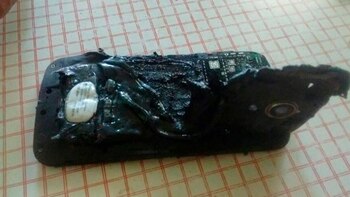 El joven dejó el aparato cargando mientras dormía