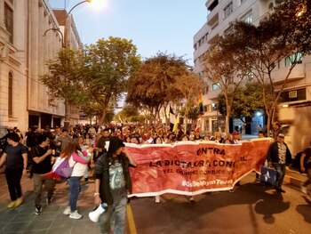 Protesta contra el Congreso busca