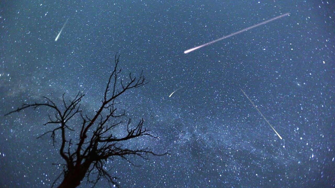 El cometa Thatcher es el origen de los escombros que producen esta lluvia de meteoros anual. - crédito www.nationalgeographic.com.es / portal web