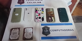 Celulares incautados en la redada donde el docente fue detenido