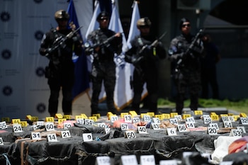 El gobierno de El Salvador anunció que en lo que va de 2026 retiró de circulación más de 40 millones de dosis de cocaína. (EFE/Rodrigo Sura)
