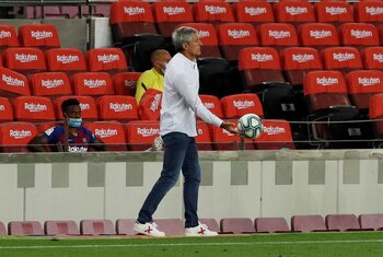 FOTO DE ARCHIVO: El entrenador